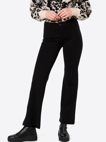 SISTERS POINT Flared Pants 'NEW GEORGE-7' in Black: front