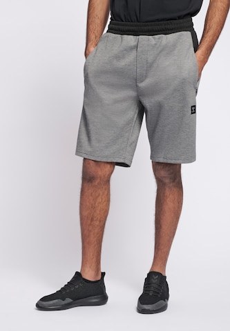 Hummel Regular Workout Pants in Grey: front