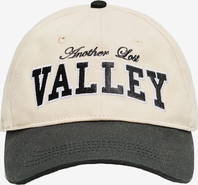 Bershka Czapka z daszkiem 'VARSITY' w kolorze piaskowy / czarnym, Podgląd produktu