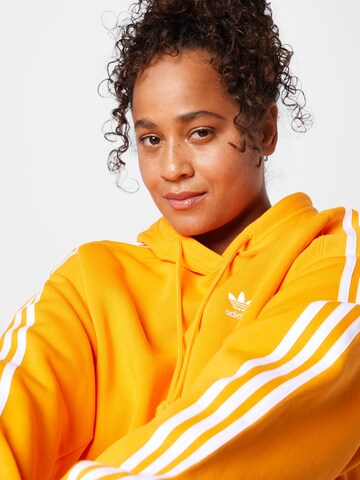 ADIDAS ORIGINALS - Sweatshirt em laranja