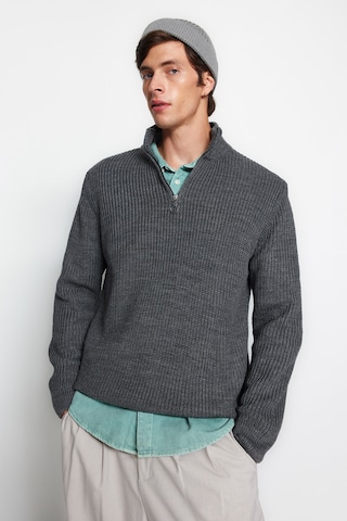 Pull-over Trendyol en gris : devant