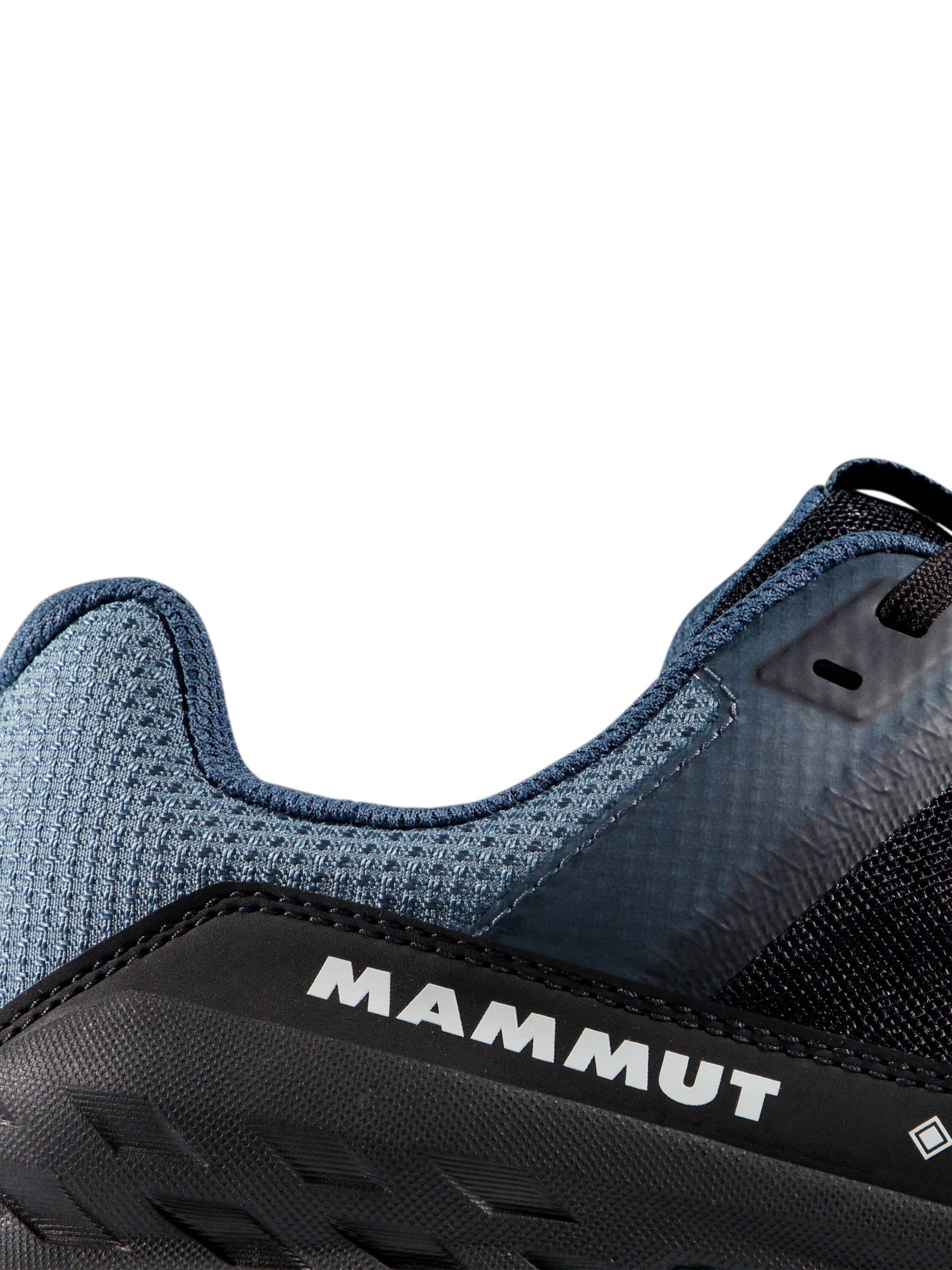 MAMMUT Flats in Black