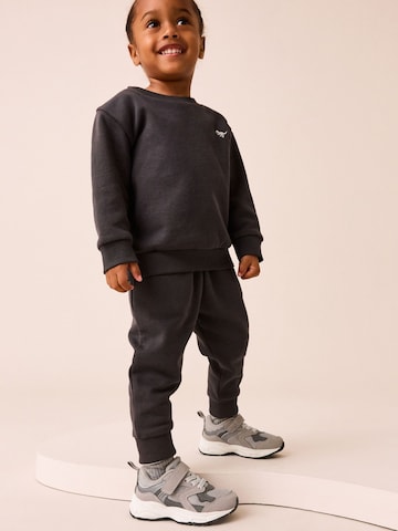 Sneaker di Next in grigio