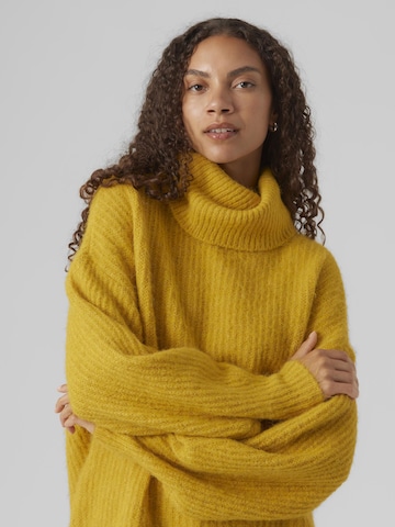 VERO MODA Sweater 'JULIE' in Yellow