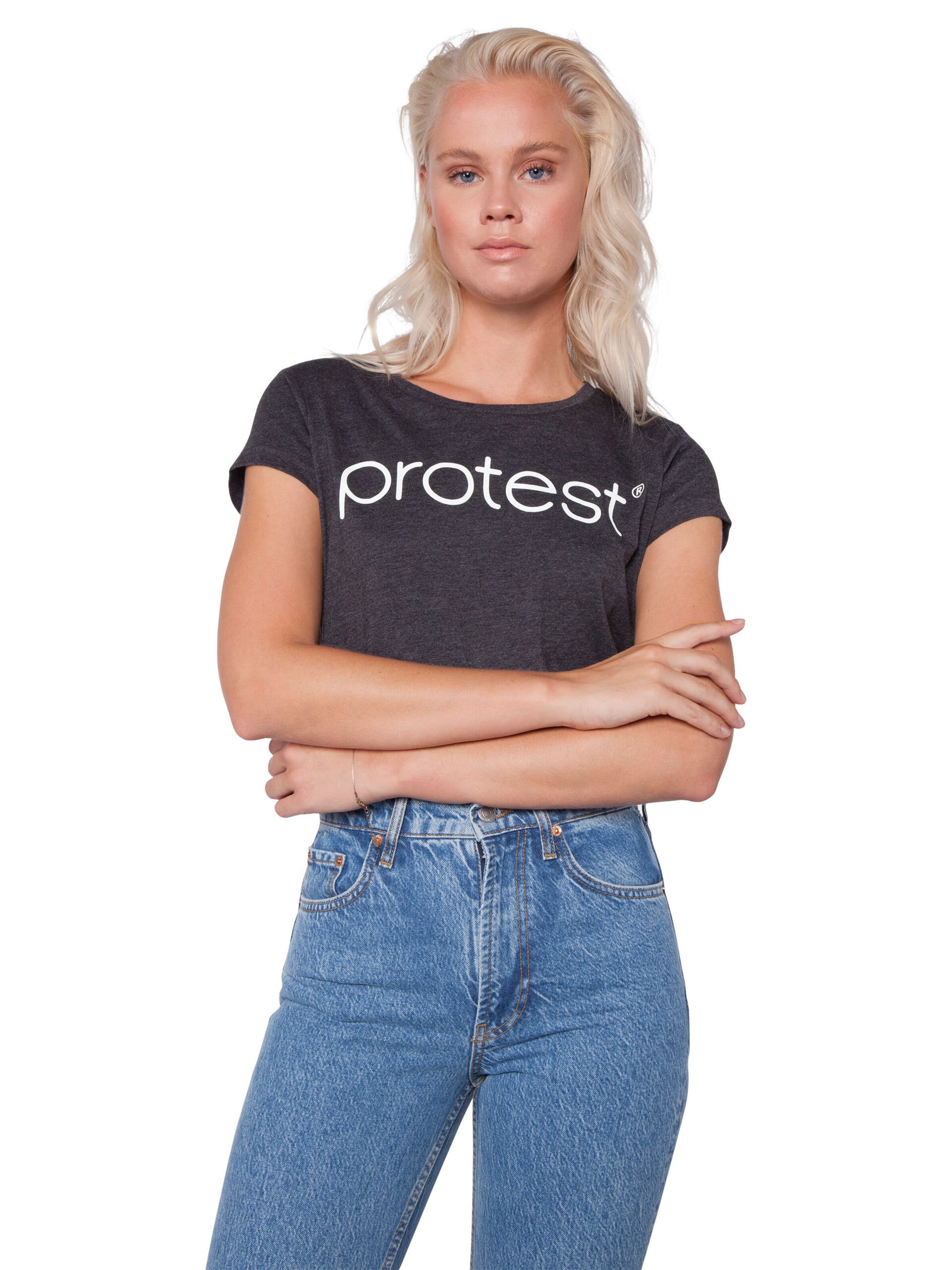 PROTEST Shirt 'CLASSIC LOGO T-SHIRT' in Zwart: voorkant