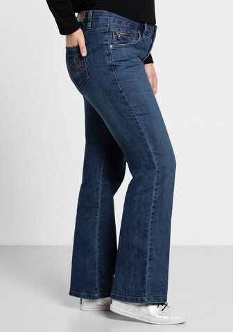 SHEEGO Bootcut Jeans 'Maila' i blå