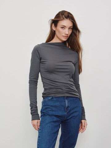 Maglietta di RÆRE by Lorena Rae in grigio