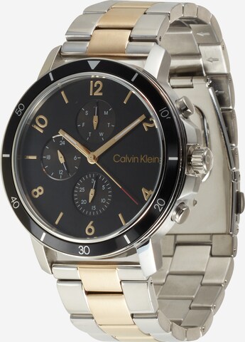 Calvin Klein - Relógios analógicos 'Gauge' em prata: frente