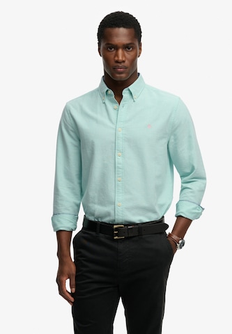Coupe regular Chemise 'Oxford Preppy' Superdry & Co en vert : devant