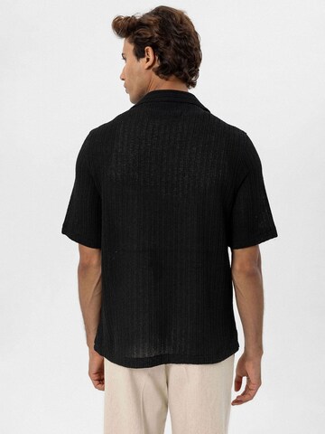 Antioch Regular fit Button Up Shirt in Black
