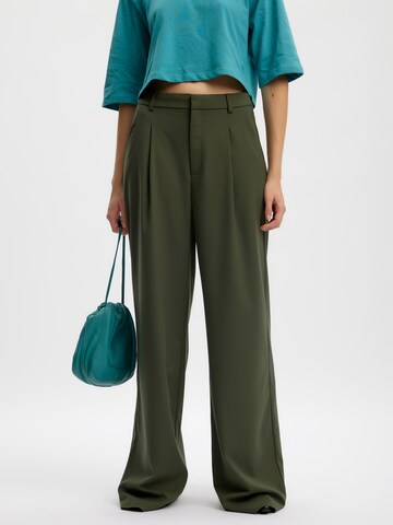 Wide Leg Pantalon à pince 'Paula' Gestuz en vert : devant