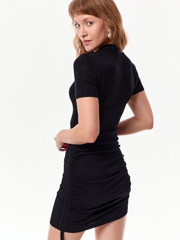 Robe 'Carlo' mandragora en noir