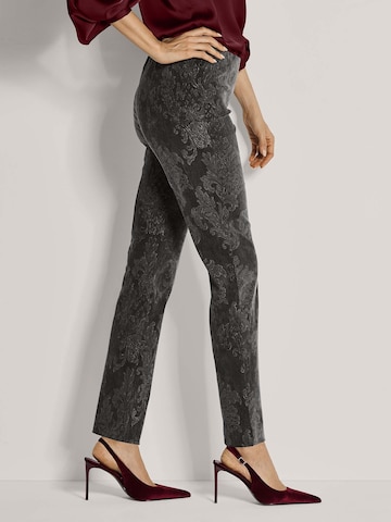 MADELEINE Tapered Broek in Grijs