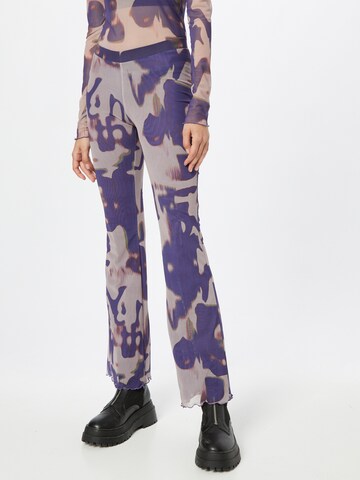 Bootcut Pantalon 'Cecile' WEEKDAY en violet : devant