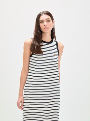 Rochie de la Lola Casademunt pe alb