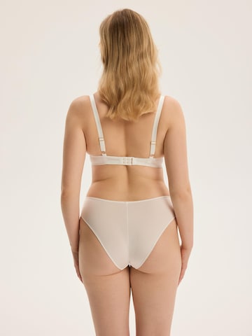 Panty 'Century' di ESOTIQ in beige