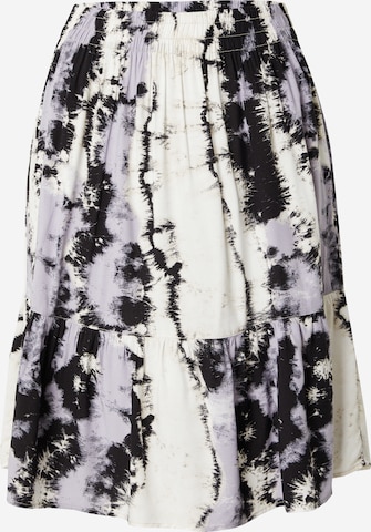 balts QS Svārki: no priekšpuses