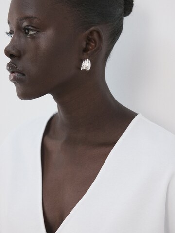 Tricou de la MANGO pe alb