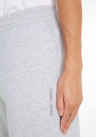 Tommy Jeans Tapered Pants in Grey