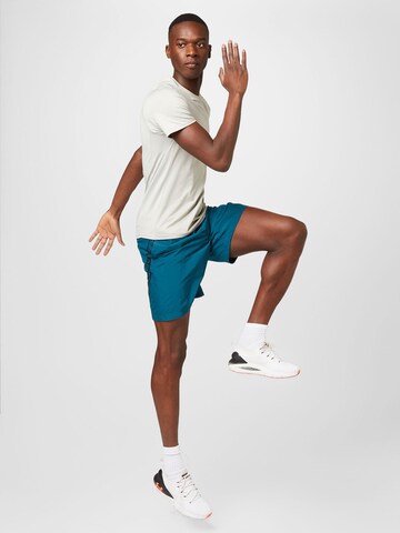 UNDER ARMOUR Regular Sportshorts in Grün