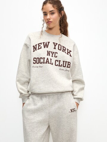 Pull&Bear Sweatshirt in Grau: Vorderseite