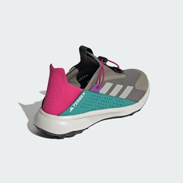 Chaussure basse 'Voyager 21' ADIDAS TERREX en gris