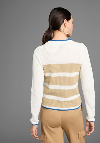 HECHTER PARIS Sweater in White