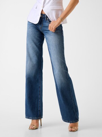 GUESS Loose fit Jeans in Blue: front