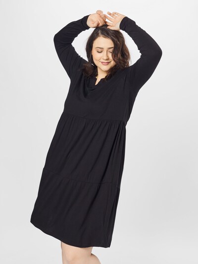 Rochie 'Patri' KAFFE CURVE pe negru, Vizualizare model