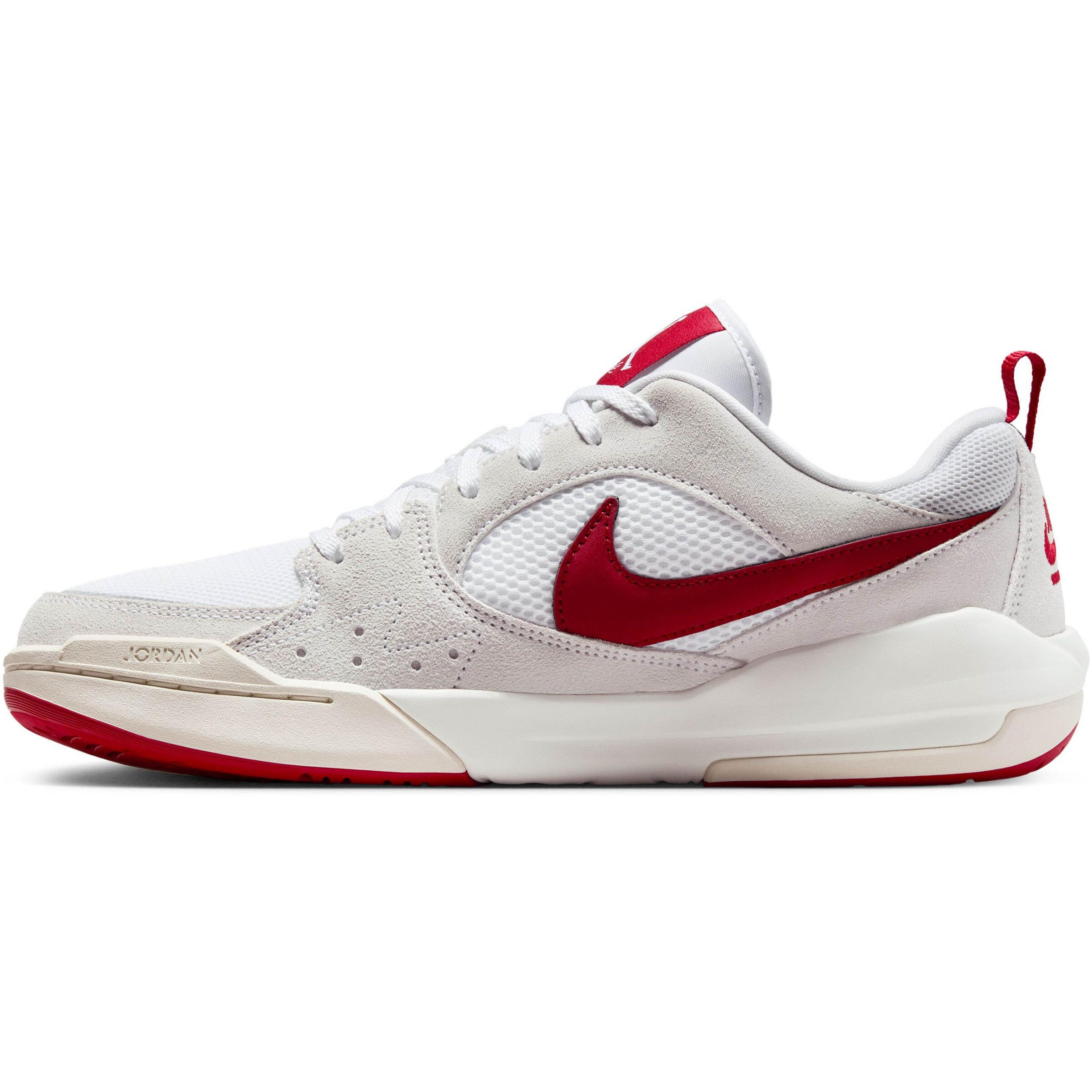 Baskets basses 'CMFT Era' Jordan en blanc : devant