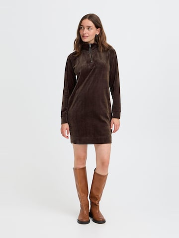 Oxmo Dress ' OXEBBA HALFZIP ' in Brown