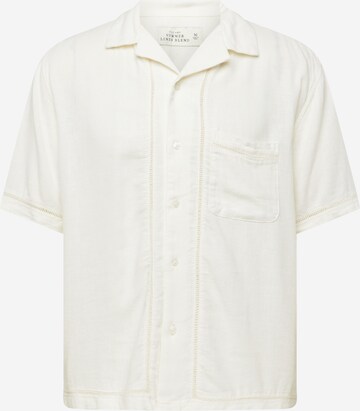 Abercrombie & Fitch Comfort Fit Риза в бяло: отпред