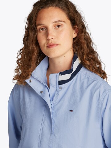 Tommy Jeans Kurtka przejściowa 'Essential' w kolorze niebieski