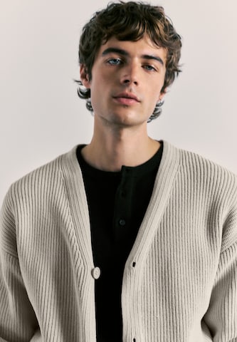 Vestes en maille Pull&Bear en beige
