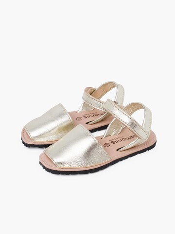 Pisamonas Sandal in Gold