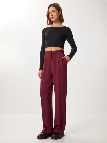 regular Pantaloni di Happiness İstanbul in rosso