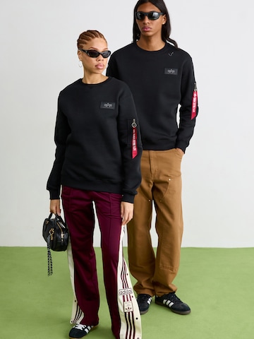 ALPHA INDUSTRIES Sweatshirt in Zwart