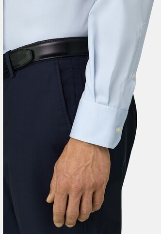 Fit confort Chemise Boggi Milano en bleu : sur le côté