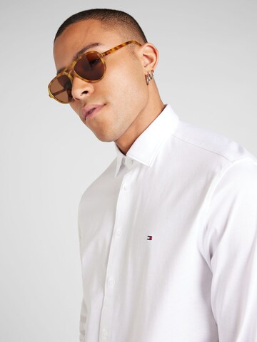 TOMMY HILFIGER Regular Fit Hemd in Weiß