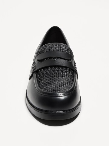Bershka Classic Flats in Black