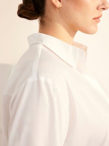 Camicia da donna 'Lumi' di Guido Maria Kretschmer Curvy in bianco: frontale