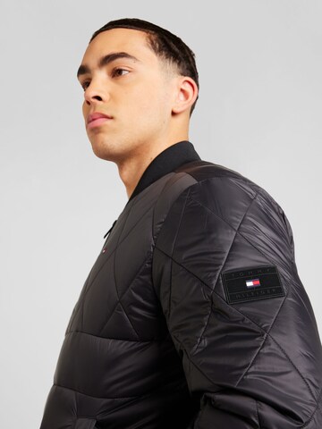 TOMMY HILFIGER Jacke in Schwarz