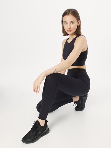 Skinny Pantaloni sportivi di Aim'n in nero