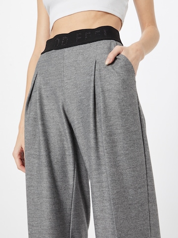 BRAX Wide leg Pleat-Front Pants 'Maine' in Grey