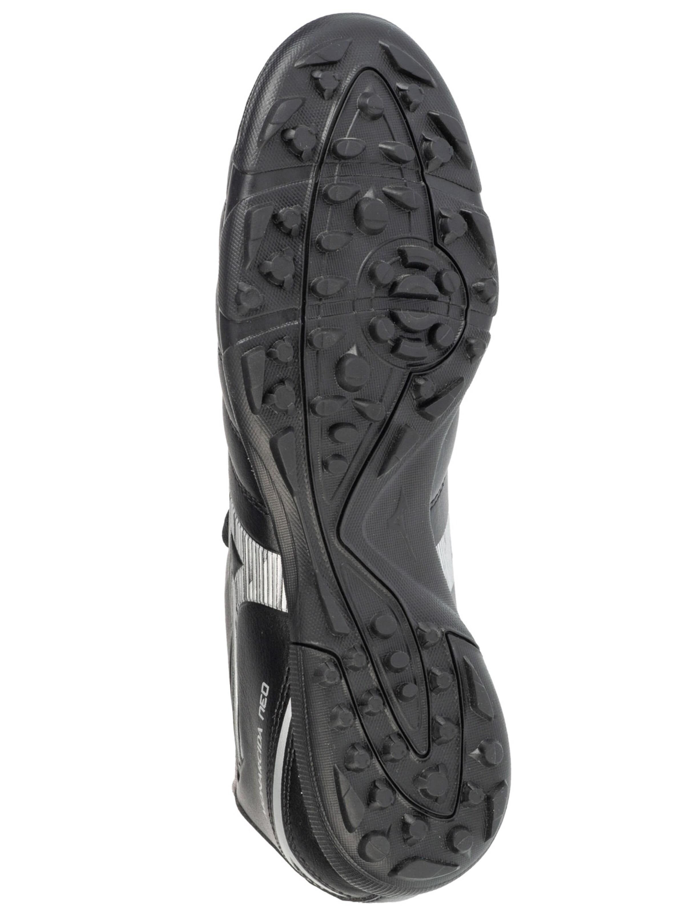MIZUNO Soccer shoe in Black