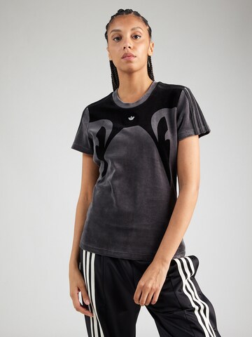 ADIDAS ORIGINALS Тениска в сиво: отпред