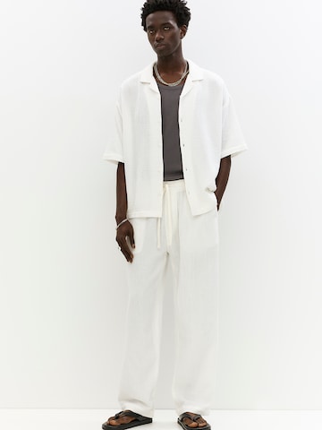 Pull&Bear Comfort Fit Skjorta i vit: framsida