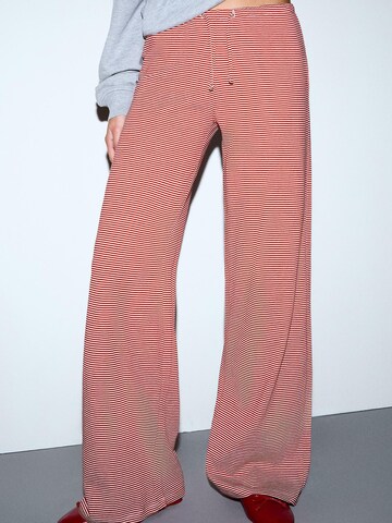 Bershka Široke hlačnice Hlače | rdeča barva: sprednja stran