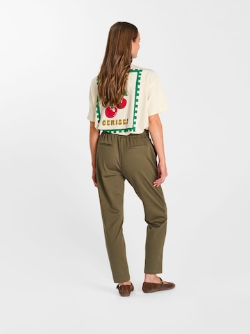 Regular Pantalon chino 'RAVEN' Le Temps Des Cerises en vert