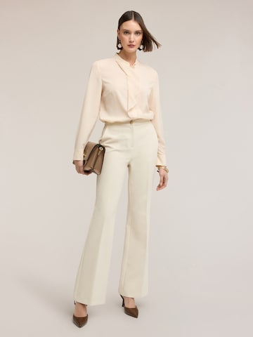 MOTIVI Flared Broek in Wit